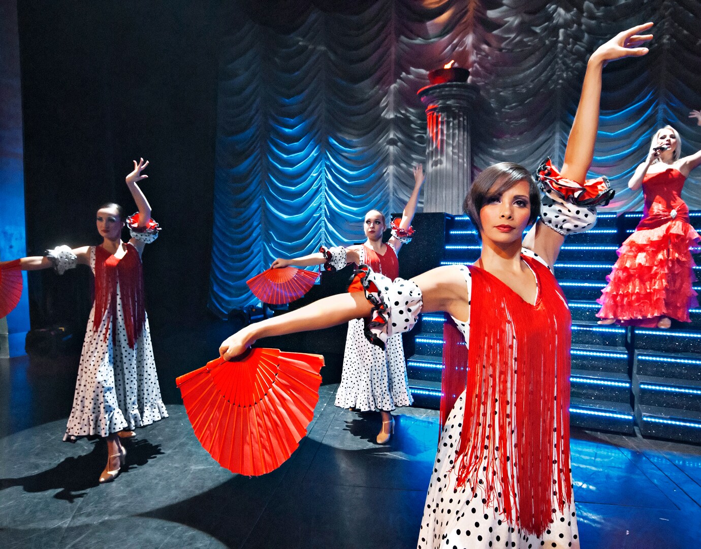 https://www.msccruisesusa.com/-/media/global-contents/on-board/entertainment/shows/tile-images/on-board-shows.jpg?bc=transparent&as=1&dmc=0&iar=0&mh=1080&mw=1380&sc=0&thn=0&udi=0&hash=5CA2B6E00DBFCB3E7B3DB0DE8970DE01