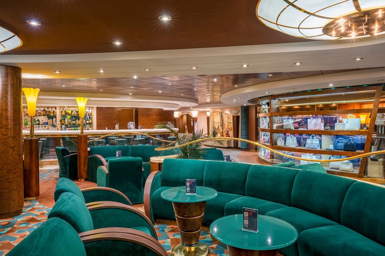 The Amber Bar on MSC Orchestra features inviting green sofas and tables for relaxing moments | MSC Cruises