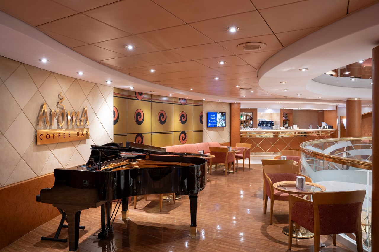 Piano and aroma coffee bar located in the public area of MSC Opera | MSC Cruises