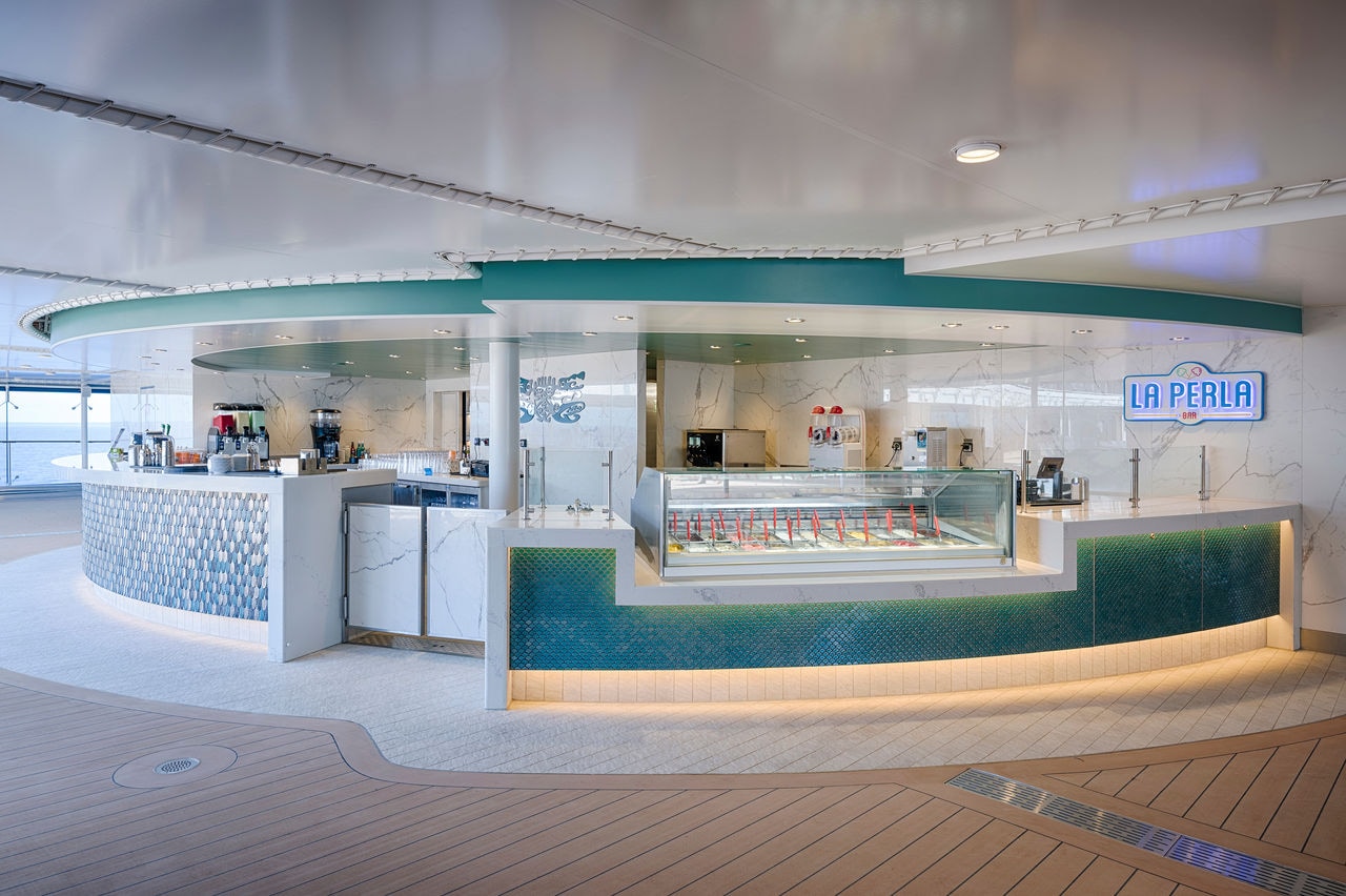La Perla Bar features a contemporary design with spacious lounge area and an ice cream counter | MSC Cruises