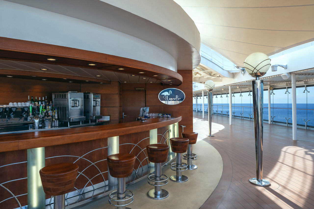 Laguna Bar on MSC Musica features a comfortable seating area with views of the sea and sky | MSC Cruises