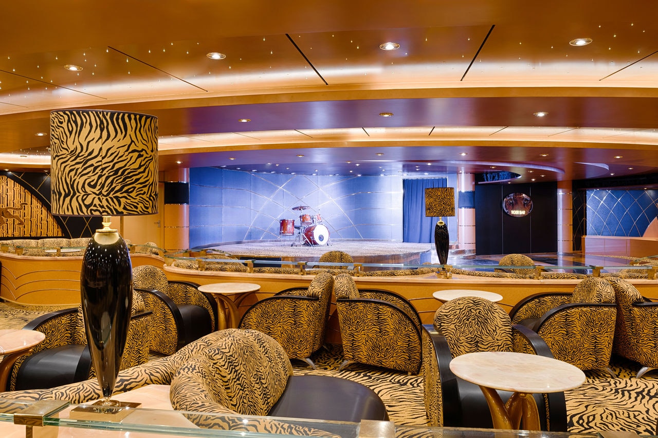 Tiger Bar features stylish lamps and inviting seating areas for relaxation and socializing | MSC Cruises