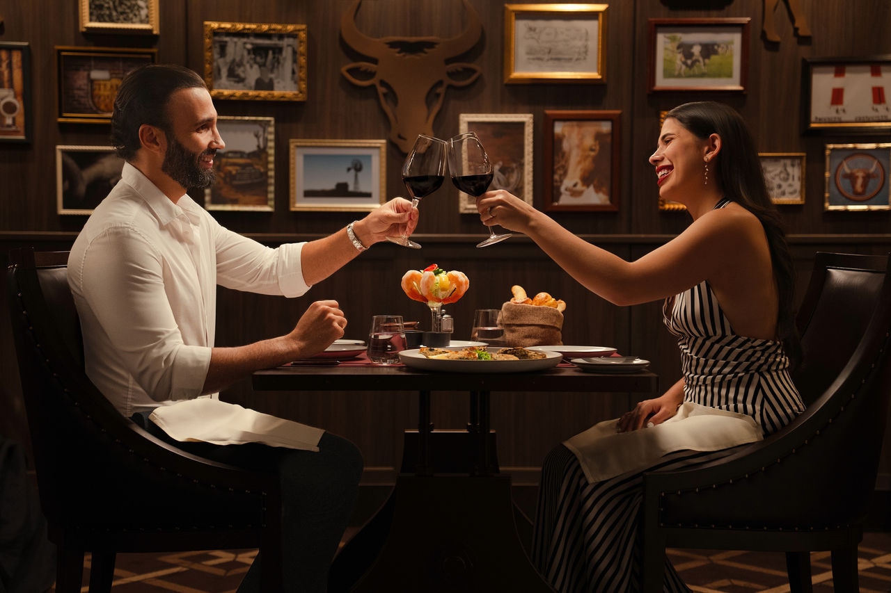 A couple enjoys dinner together in a cozy restaurant with a warm atmosphere | MSC Cruises