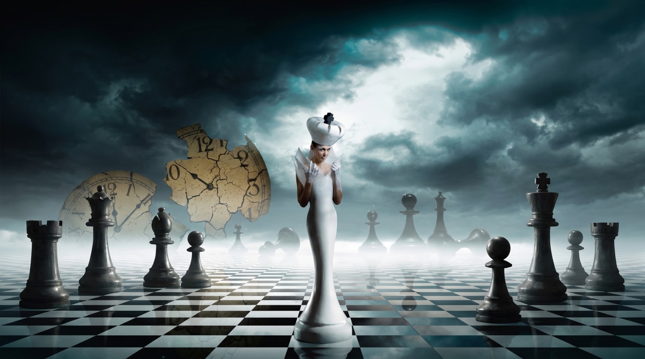 Large chess pieces and a performer create an inspiring entertainment scene | MSC Cruises