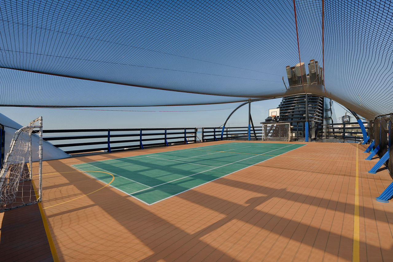Outdoor sports court with sea and sky views on the deck of a cruise ship | MSC Cruises